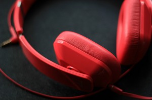 headphones-592196_1280